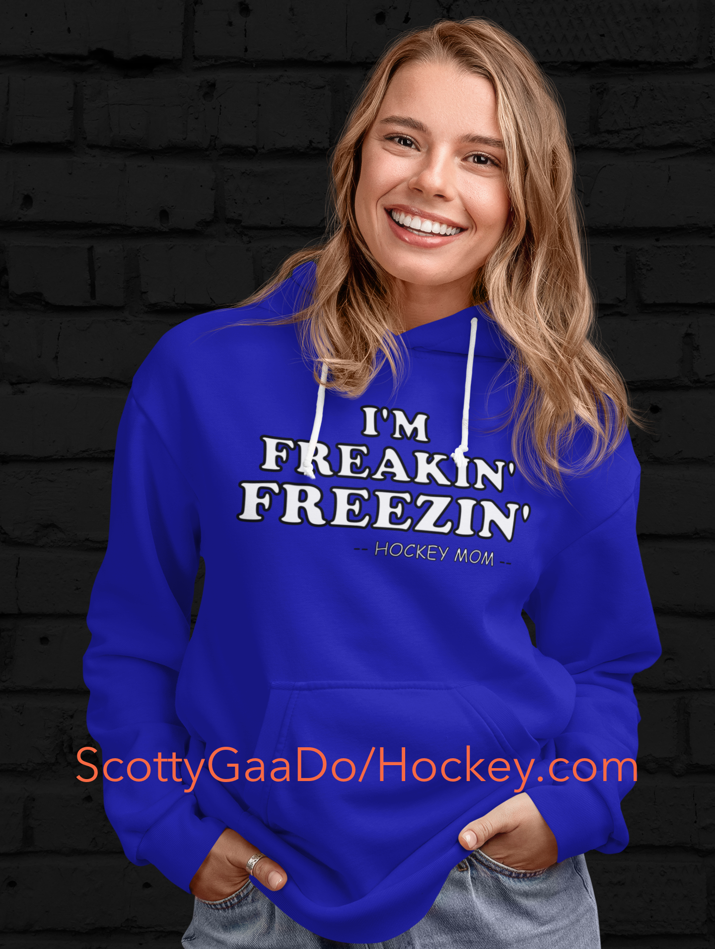 Funny Hockey Mom I’M FREAKIN’ FREEZIN’ Hoodie